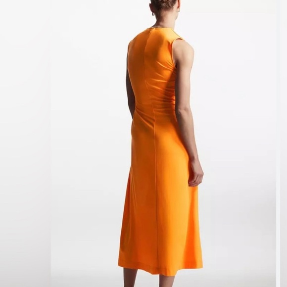 COS GATHERED MIDI DRESS IN ORANGE S - Picture 2 of 7
